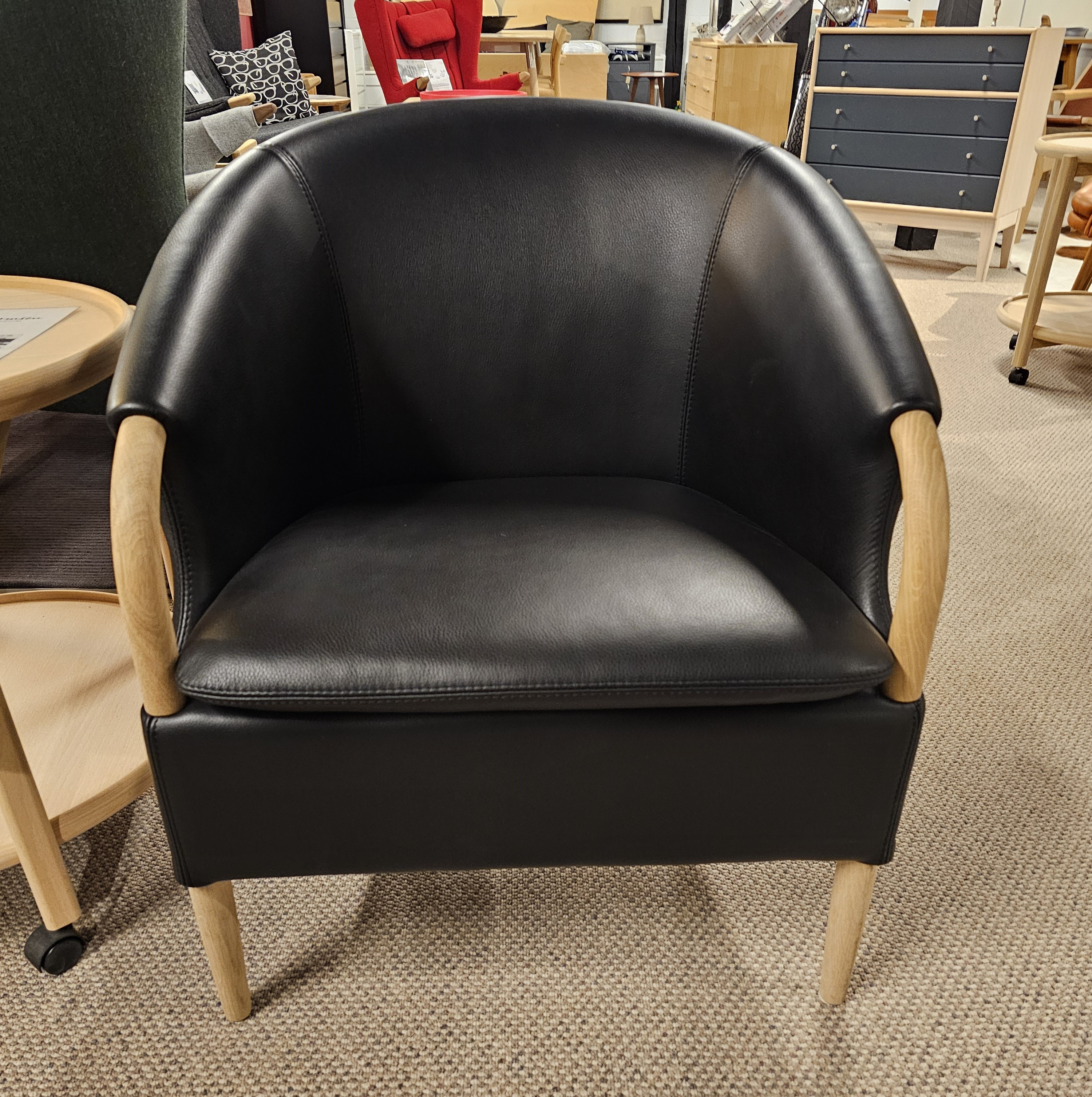 Opus loungestol design af Nissen & Gehl - stol udført af Nielaus