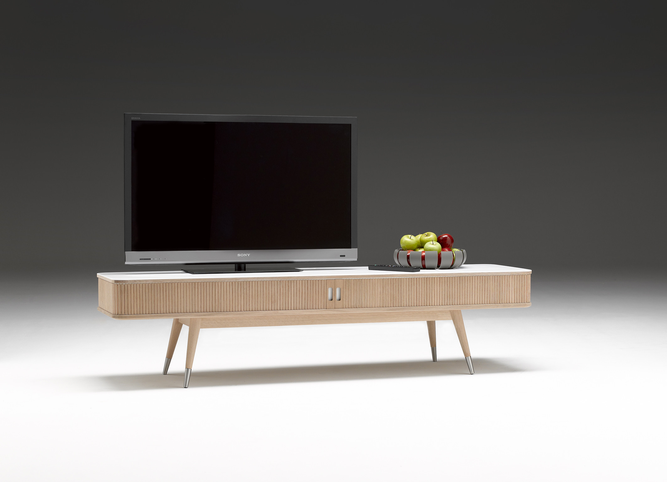 Ak 2720 tv bord fra naver collection med corian og jalousilÃ¥ger Bord af træ